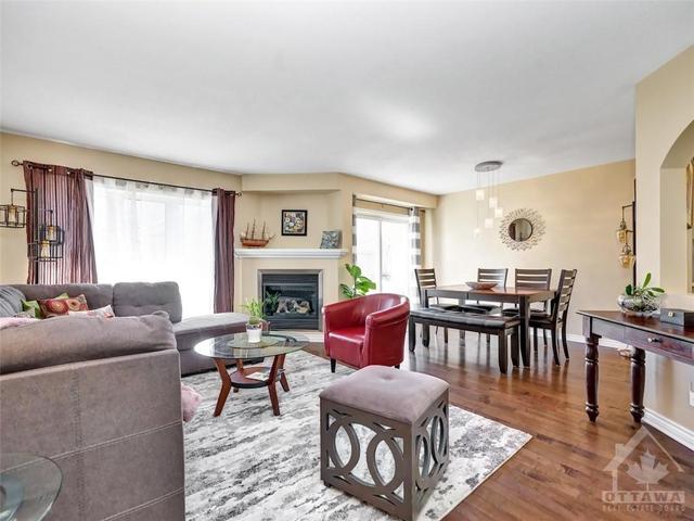 208 Greenridge Street, Townhouse with 3 bedrooms, 3 bathrooms and 3 parking in Ottawa ON | Image 5