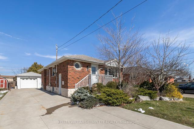 130 Winchester Blvd, House detached with 2 bedrooms, 2 bathrooms and 6.5 parking in Hamilton ON | Image 1