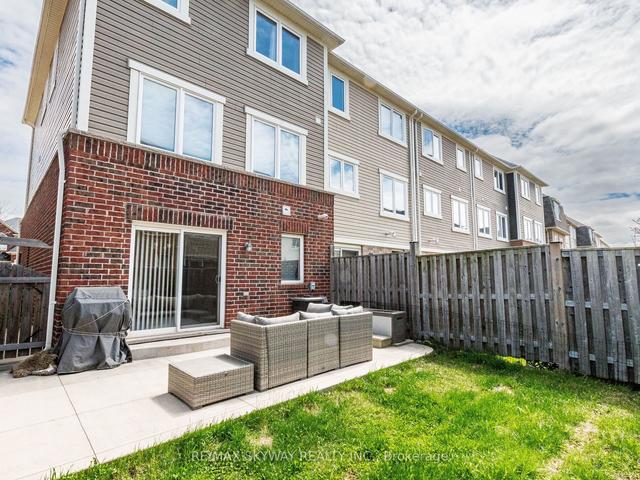 32 Lathbury St, House attached with 3 bedrooms, 3 bathrooms and 2 parking in Brampton ON | Image 33