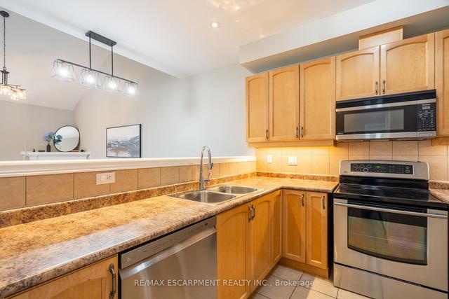 93 - 2125 Itabashi Way, Townhouse with 3 bedrooms, 3 bathrooms and 2 parking in Burlington ON | Image 2