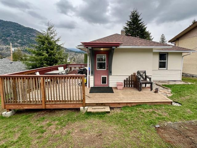 632 10th Avenue, House detached with 3 bedrooms, 2 bathrooms and 6 parking in Castlegar BC | Image 26
