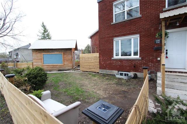 1284 Trenton Avenue, Home with 3 bedrooms, 1 bathrooms and 1 parking in Ottawa ON | Image 2