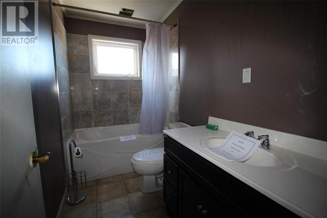 531 St. Thomas Line, House detached with 3 bedrooms, 2 bathrooms and null parking in Paradise NL | Image 11