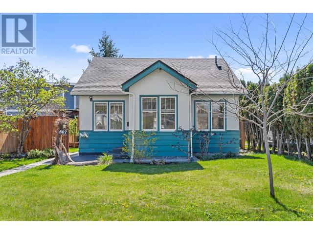 807 Coronation Avenue, House detached with 2 bedrooms, 1 bathrooms and 1 parking in Kelowna BC | Image 3