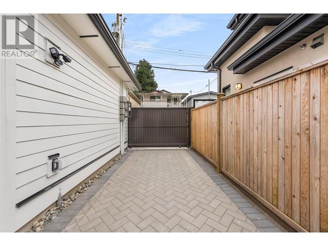 334 E 35th Avenue, House detached with 3 bedrooms, 4 bathrooms and 2 parking in Vancouver BC | Image 35