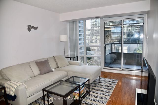 612 - 35 Hollywood Ave, Condo with 2 bedrooms, 2 bathrooms and 1 parking in Toronto ON | Image 8