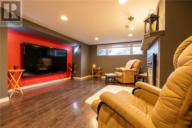 912 Madeleine Avenue, House detached with 4 bedrooms, 2 bathrooms and null parking in Greater Sudbury ON | Image 34