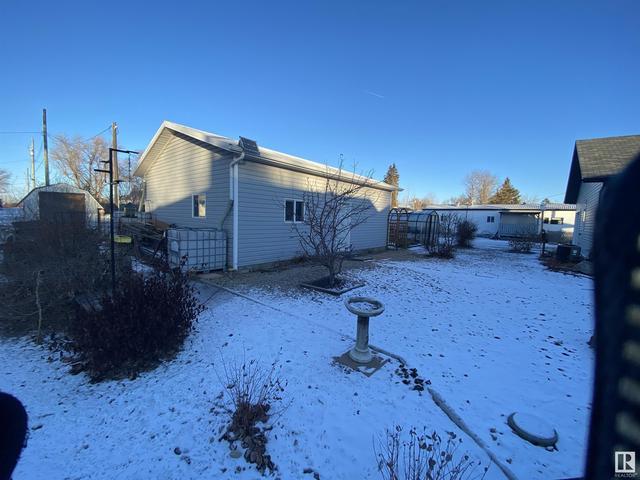 5112 52 St, House detached with 3 bedrooms, 3 bathrooms and null parking in Consort AB | Image 35