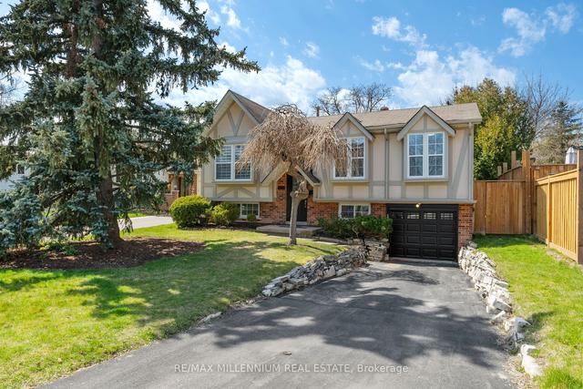 1301 Janina Blvd, House detached with 3 bedrooms, 2 bathrooms and 4 parking in Burlington ON | Image 1