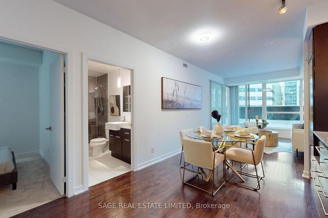 402 - 770 Bay St, Condo with 2 bedrooms, 2 bathrooms and 0 parking in Toronto ON | Image 5