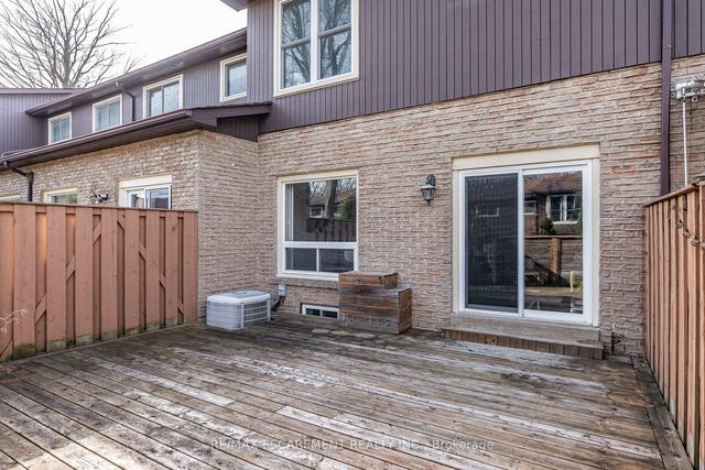 149 - 2301 Cavendish Dr, Townhouse with 3 bedrooms, 3 bathrooms and 3 parking in Burlington ON | Image 10