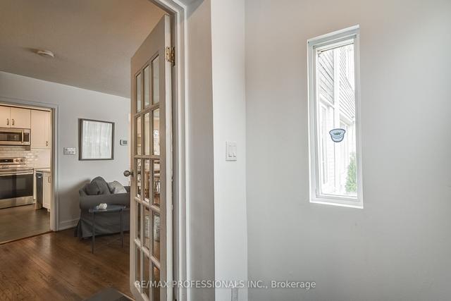 127 Chestnut Cres, House semidetached with 3 bedrooms, 2 bathrooms and 2 parking in Toronto ON | Image 30