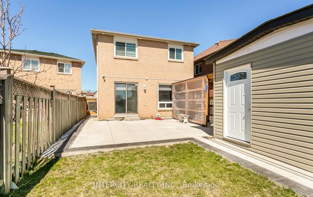 59 Silkwood Cres, House detached with 3 bedrooms, 4 bathrooms and 5 parking in Brampton ON | Image 33