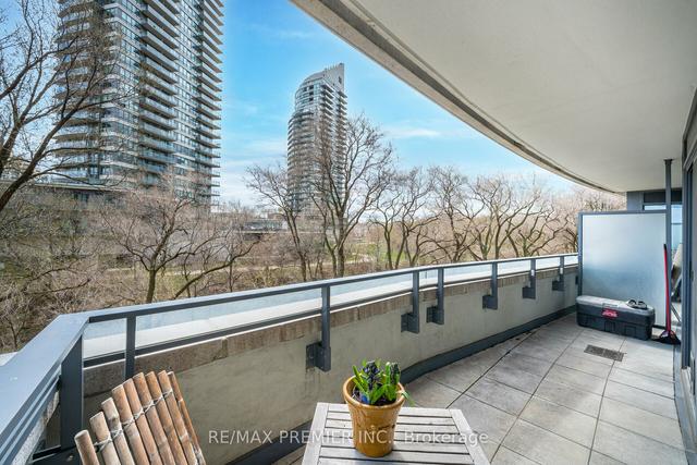 303 - 2212 Lake Shore Blvd W, Condo with 2 bedrooms, 2 bathrooms and 1 parking in Toronto ON | Image 9