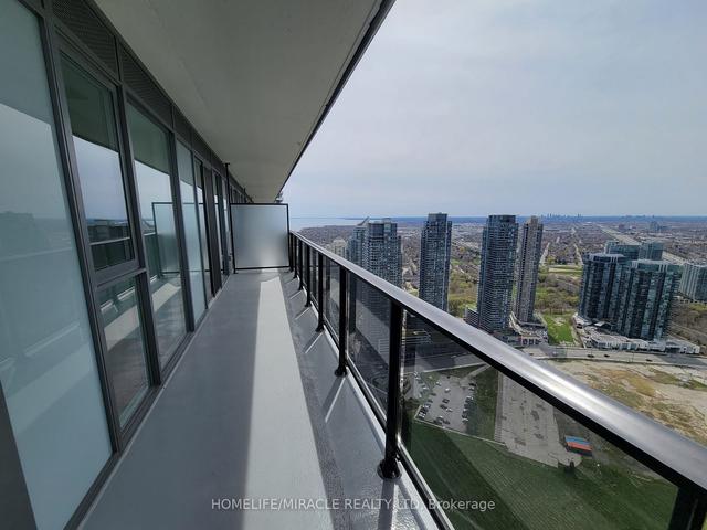 4902 - 70 Annie Craig Dr, Condo with 1 bedrooms, 2 bathrooms and 1 parking in Toronto ON | Image 4