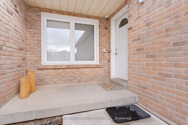 37 Ebby Ave, House semidetached with 3 bedrooms, 4 bathrooms and 5 parking in Brampton ON | Image 23