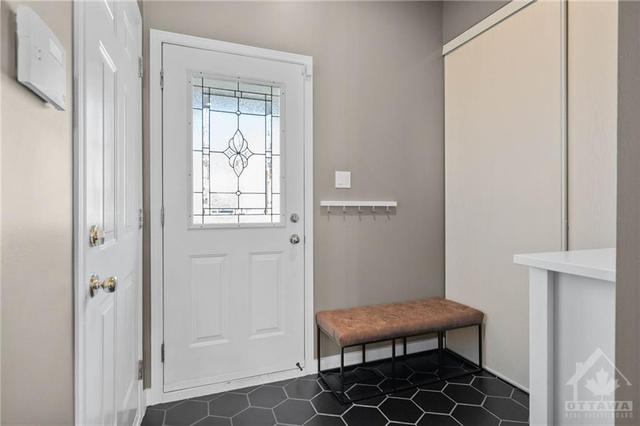 2087 Liska Street, Townhouse with 3 bedrooms, 3 bathrooms and 3 parking in Ottawa ON | Image 2