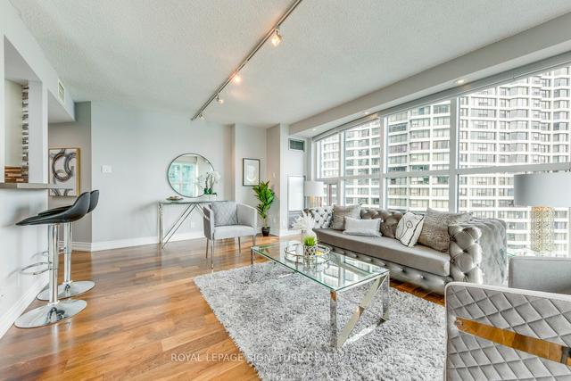 2207 - 77 Harbour Sq, Condo with 2 bedrooms, 2 bathrooms and 1 parking in Toronto ON | Image 31