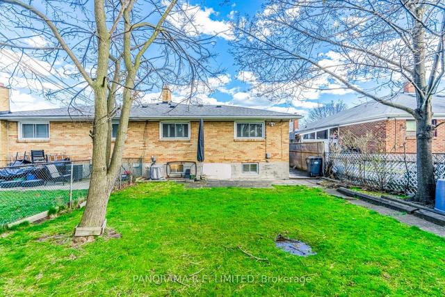 1201 Westerdam Rd, House semidetached with 3 bedrooms, 2 bathrooms and 3 parking in Mississauga ON | Image 17