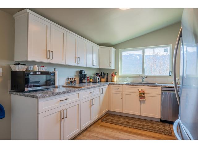 3553 Sprague Street, House detached with 2 bedrooms, 2 bathrooms and null parking in Central Kootenay D BC | Image 38