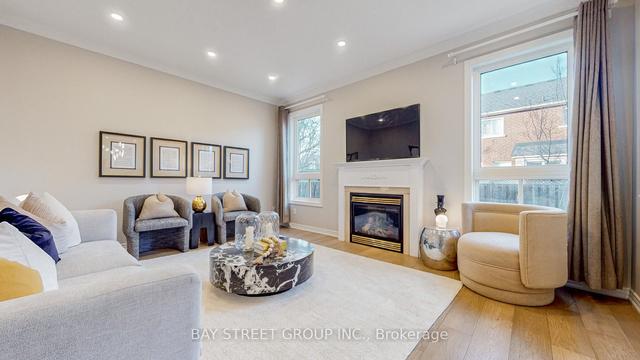 2292 Blue Oak Circ, House detached with 4 bedrooms, 5 bathrooms and 4 parking in Oakville ON | Image 8