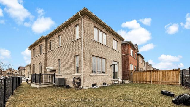 38 Clunburry Rd, House detached with 4 bedrooms, 4 bathrooms and 2 parking in Brampton ON | Image 31