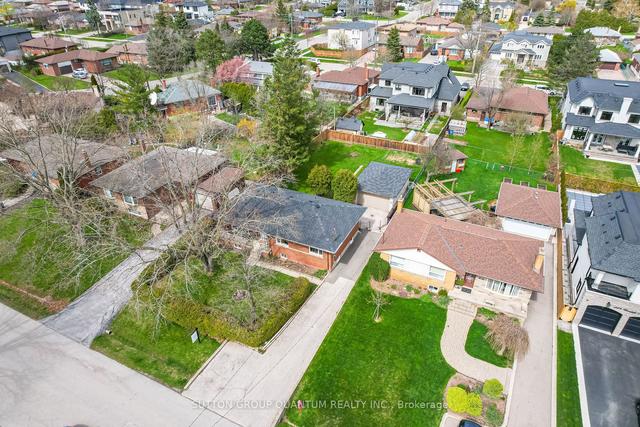 299 Woodale Ave, House detached with 3 bedrooms, 2 bathrooms and 5 parking in Oakville ON | Image 1