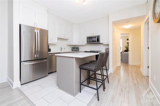 305 - 91 St Moritz Trail, Condo with 2 bedrooms, 1 bathrooms and 1 parking in Russell ON | Image 5