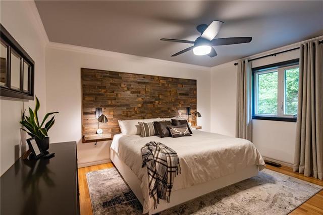 Primary with built-in feature wall/headboard | Image 14