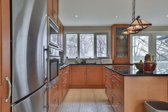 20 Restwell Cres N, House detached with 4 bedrooms, 2 bathrooms and 10 parking in Toronto ON | Image 6