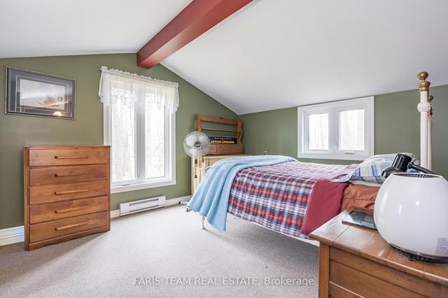 274 Peter Street East St E, House detached with 3 bedrooms, 3 bathrooms and 9 parking in Oro Medonte ON | Image 2