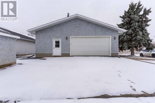 5403 66 Street, House detached with 6 bedrooms, 2 bathrooms and 5 parking in Camrose AB | Image 2