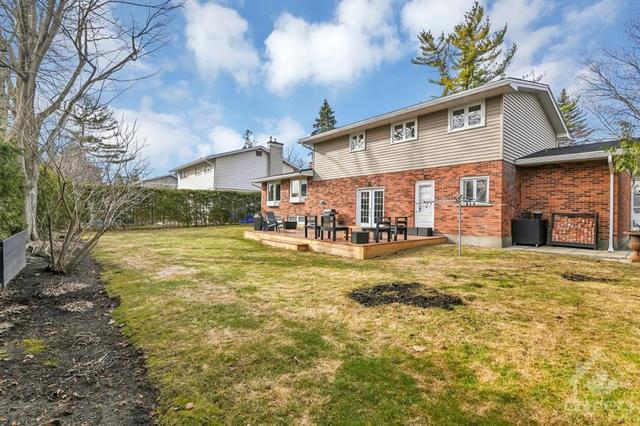 11 Mohawk Crescent, House detached with 3 bedrooms, 3 bathrooms and 6 parking in Ottawa ON | Image 30
