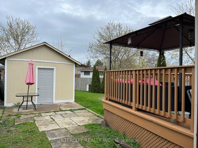 70 Tunis St, House detached with 3 bedrooms, 2 bathrooms and 3 parking in St. Catharines ON | Image 12