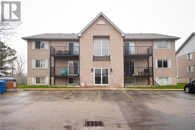 207 - 50 Campbell Court, Condo with 2 bedrooms, 1 bathrooms and 1 parking in Stratford ON | Image 1