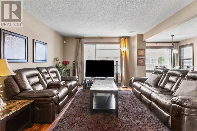 84 Everbrook Drive Sw, House detached with 3 bedrooms, 2 bathrooms and 4 parking in Calgary AB | Image 9
