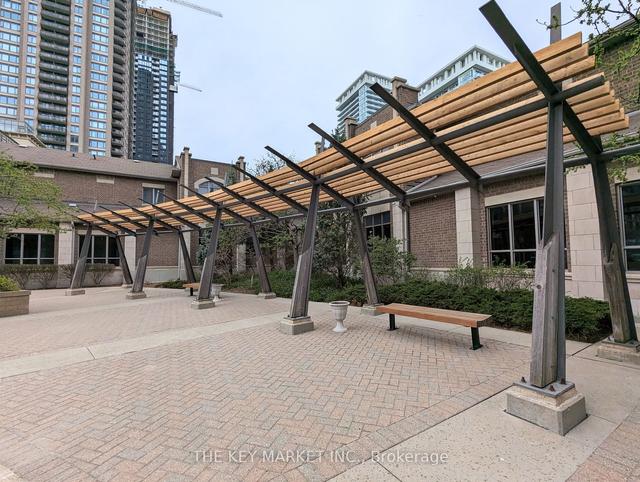 1802 - 388 Prince Of Wales Dr, Condo with 2 bedrooms, 2 bathrooms and 1 parking in Mississauga ON | Image 34