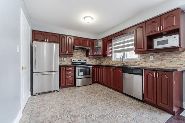 16 Sestina Crt, House semidetached with 3 bedrooms, 4 bathrooms and 3 parking in Brampton ON | Image 3