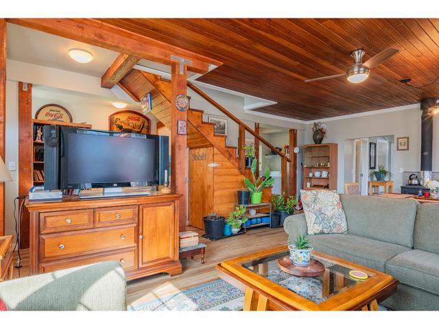3553 Sprague Street, House detached with 2 bedrooms, 2 bathrooms and null parking in Central Kootenay D BC | Image 30