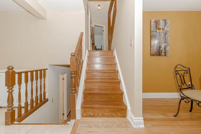 12 Hart Cres, House detached with 4 bedrooms, 3 bathrooms and 4 parking in London ON | Image 4