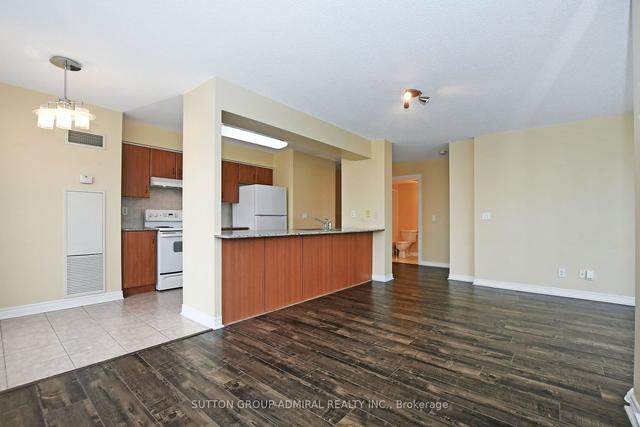 405 - 50 Disera Dr, Condo with 2 bedrooms, 2 bathrooms and 1 parking in Vaughan ON | Image 4