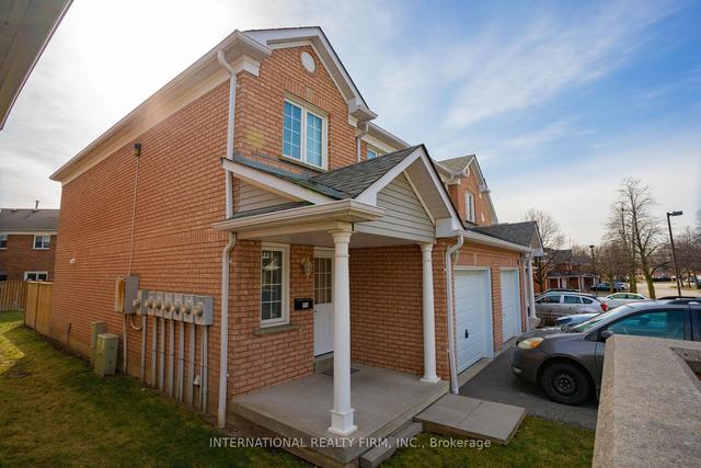 174 - 10 Basset Blvd E, Townhouse with 3 bedrooms, 3 bathrooms and 2 parking in Whitby ON | Image 32