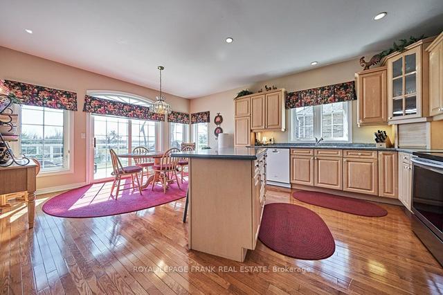 10 Crescent Moon Lane, House detached with 2 bedrooms, 3 bathrooms and 8 parking in Kawartha Lakes ON | Image 5