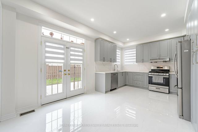 1 White Elm Way, House detached with 5 bedrooms, 5 bathrooms and 6 parking in Brampton ON | Image 3