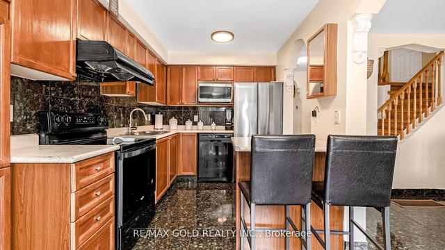 19 Ridgefield Crt, House detached with 4 bedrooms, 4 bathrooms and 5 parking in Brampton ON | Image 7