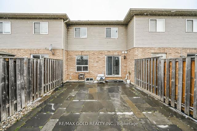 56 Meadow Wood Cres, House attached with 3 bedrooms, 3 bathrooms and 3 parking in Hamilton ON | Image 33