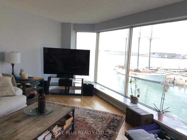 402 - 401 Queens Quay W, Condo with 1 bedrooms, 2 bathrooms and 1 parking in Toronto ON | Image 5