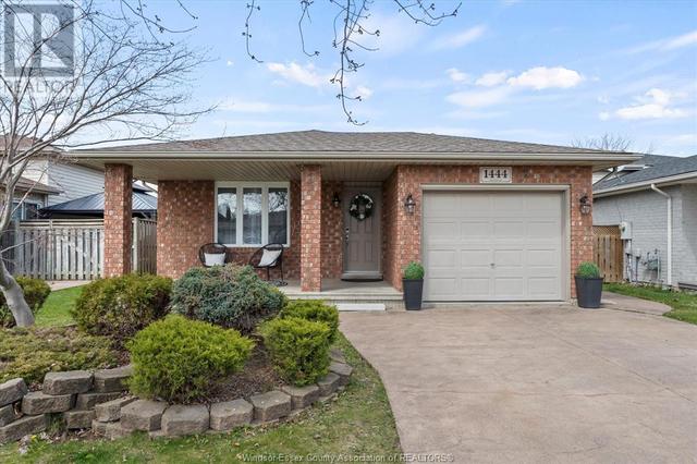 1444 Fuller, House detached with 3 bedrooms, 1 bathrooms and null parking in Windsor ON | Image 1