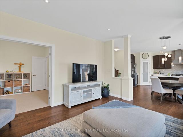 106 Lexington Ave, House detached with 4 bedrooms, 3 bathrooms and 5 parking in Hamilton ON | Image 4