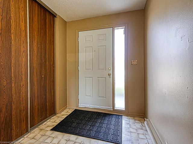 Large foyer with closet space | Image 37